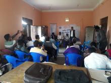 ओमसतिया गाँउपालिकाद्वारा गाँउपालिकाका उपभोक्ता समितीहरुलाई १ दिने अभिमुखिकरण तालिममा सहजिकरण गर्दै  कार्यक्रम संयोजक एबमं ना . सु . खगेन्द्र ढुंगाना 